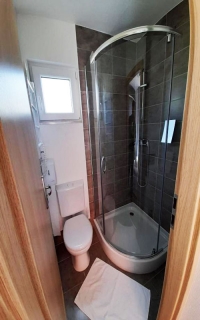 Almissa Mobilházak ***