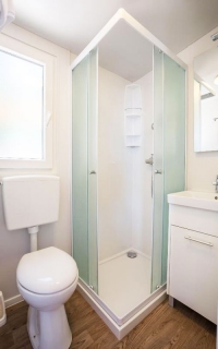 Almissa Mobilházak ***